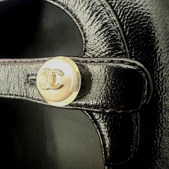 CHANEL 2024 Interlocking CC Logo Flats + Pearl - Picture 6 of 9